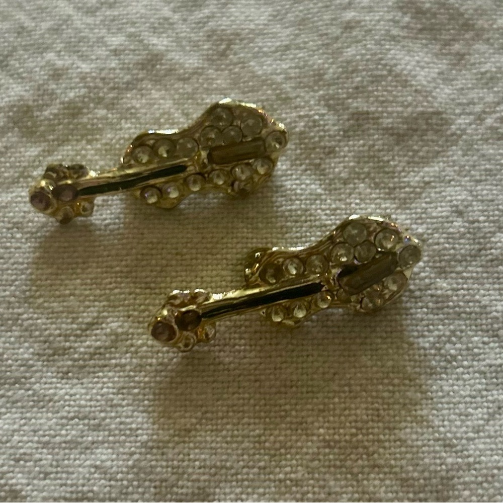 Vintage guitar set of matching brooches